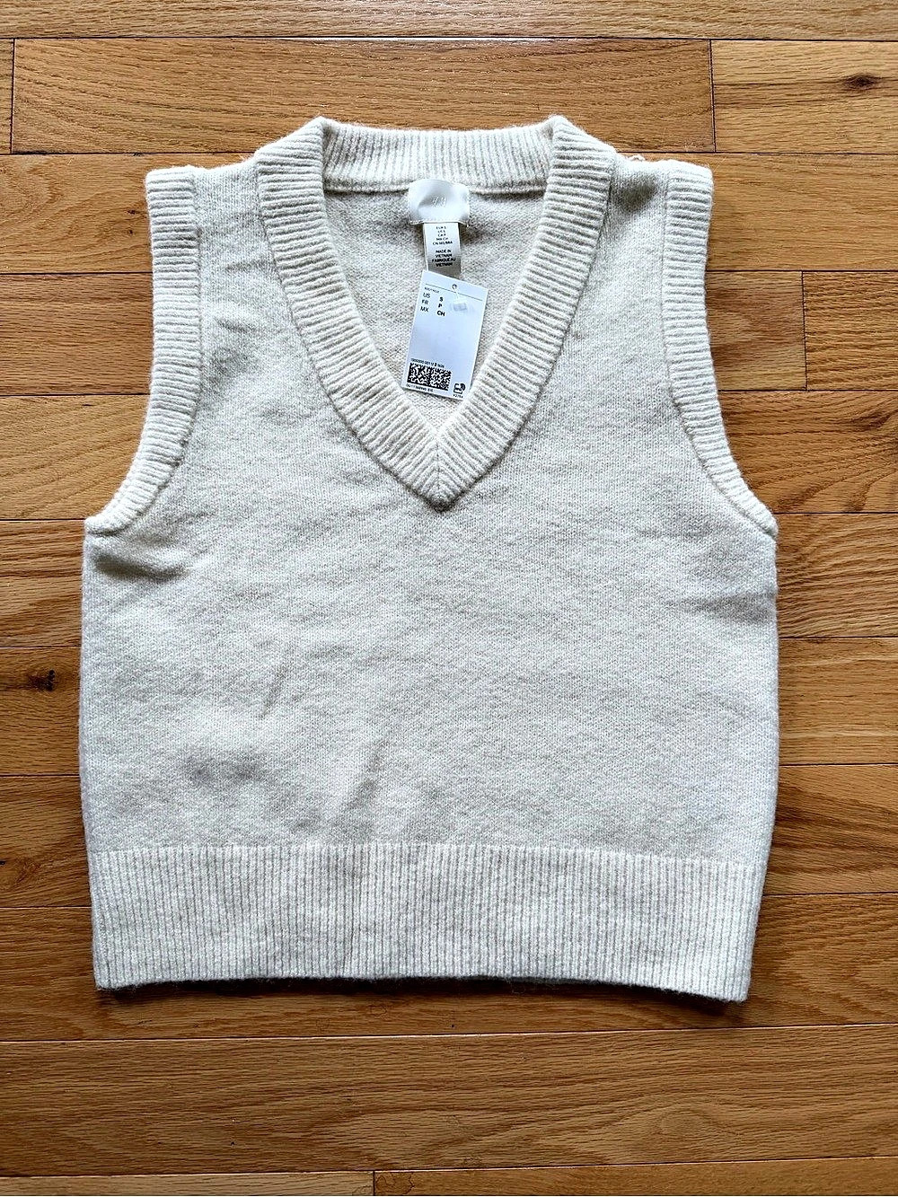 NWT H&M  Sweater Vest in cream